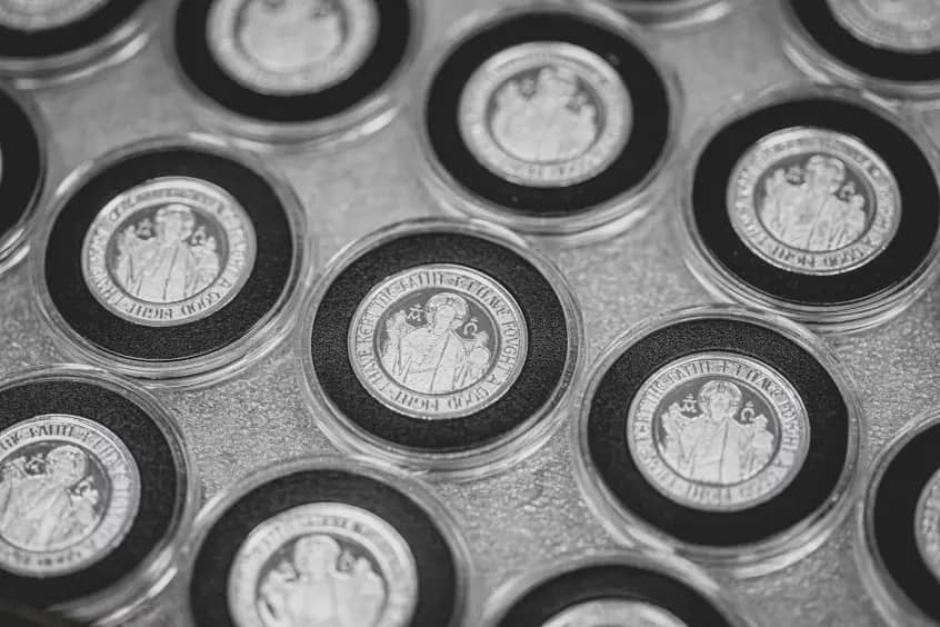 Moet ik munten of baren kopen?